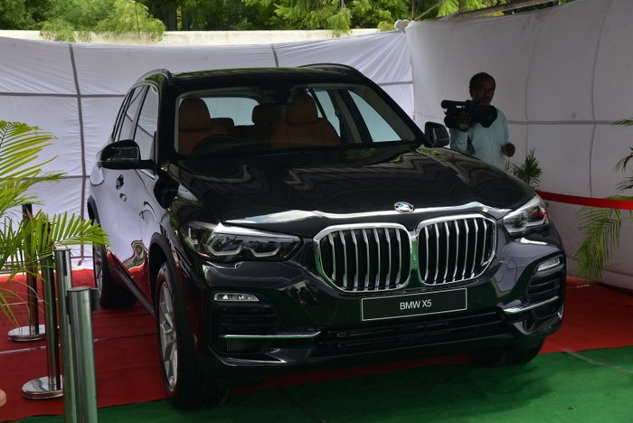 Nagarjuna Gifted BMW Car to Sindhu